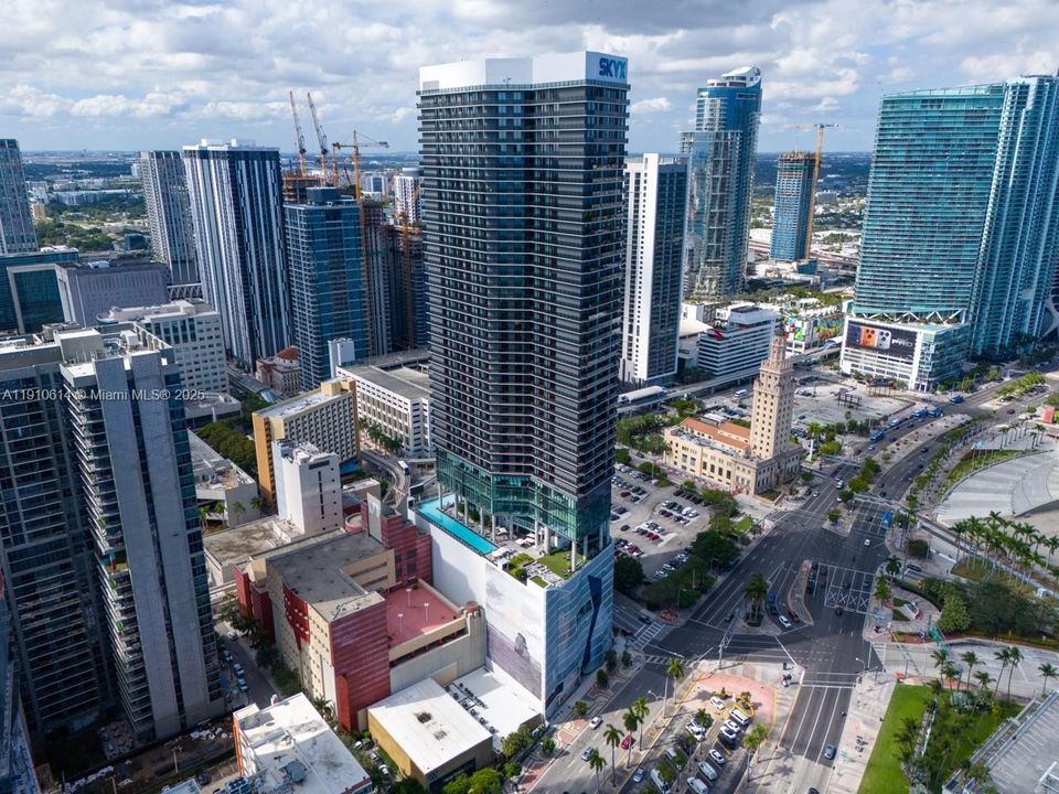 For Sale: $1,379,000 (3 beds, 3 baths, 1135 Square Feet)