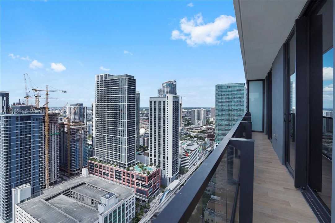 For Sale: $1,379,000 (3 beds, 3 baths, 1135 Square Feet)