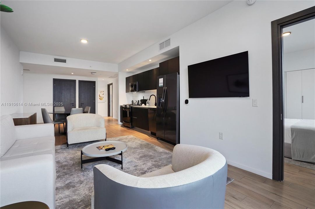 For Sale: $1,379,000 (3 beds, 3 baths, 1135 Square Feet)