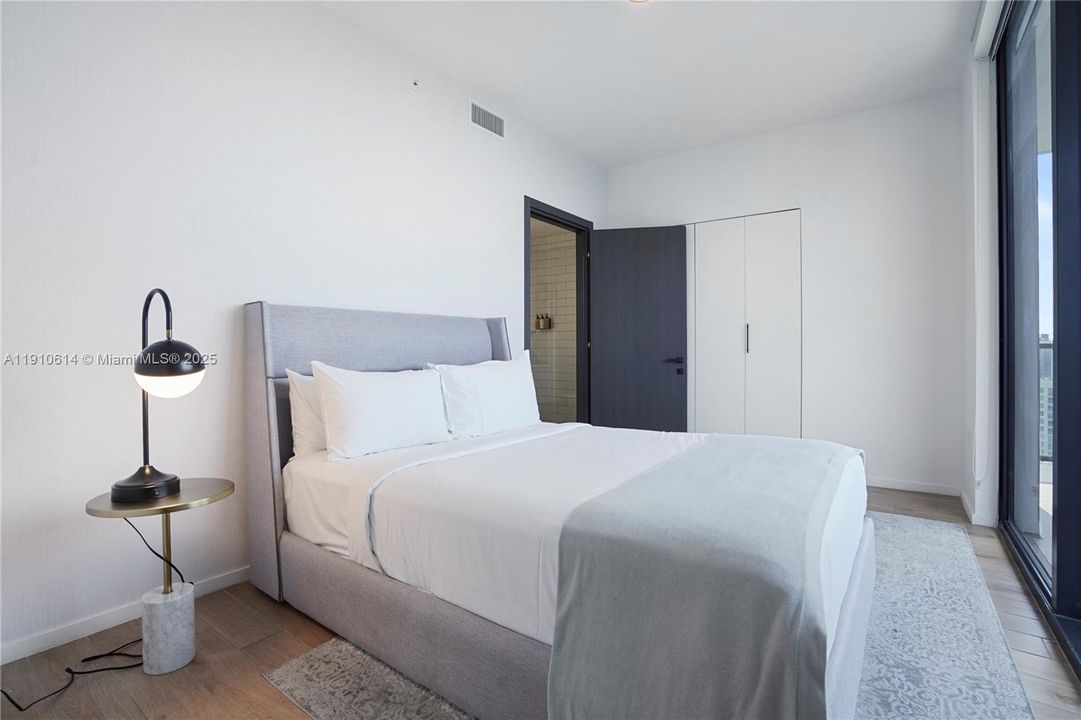 For Sale: $1,379,000 (3 beds, 3 baths, 1135 Square Feet)