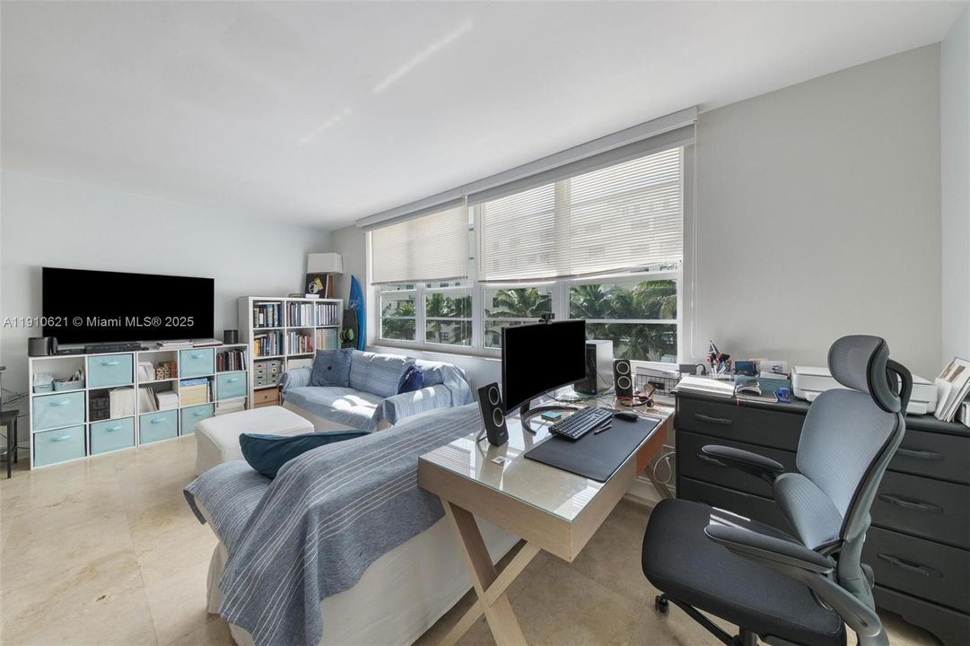 For Sale: $325,000 (0 beds, 1 baths, 560 Square Feet)