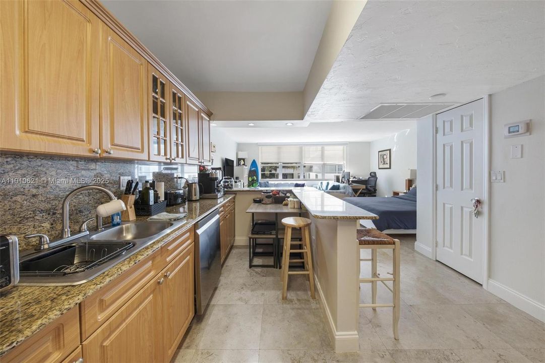 For Sale: $325,000 (0 beds, 1 baths, 560 Square Feet)