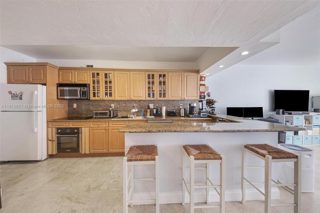 For Sale: $325,000 (0 beds, 1 baths, 560 Square Feet)