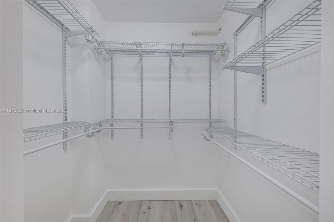 For Sale: $359,000 (0 beds, 1 baths, 550 Square Feet)