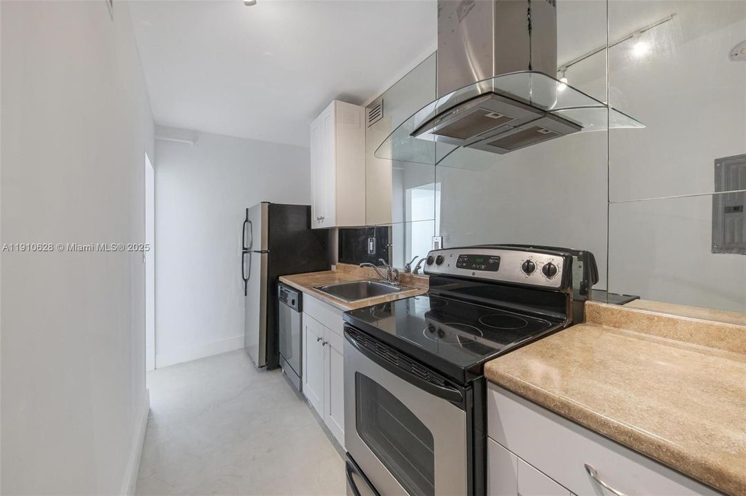 For Sale: $359,000 (0 beds, 1 baths, 550 Square Feet)