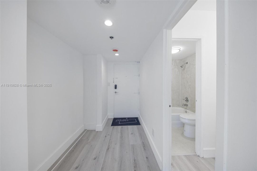 For Sale: $359,000 (0 beds, 1 baths, 550 Square Feet)