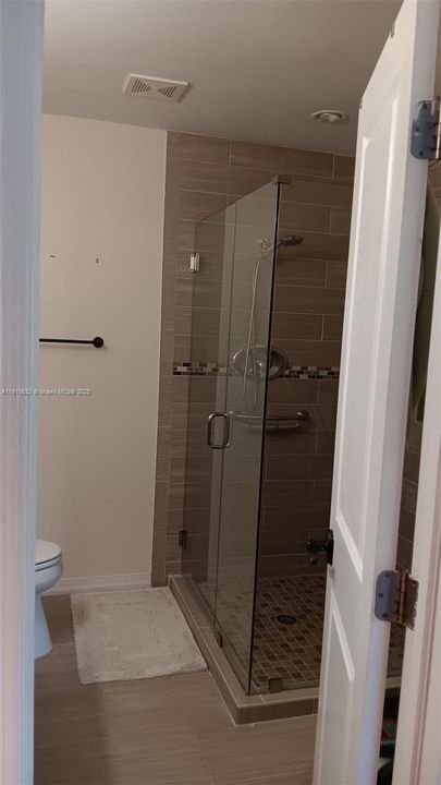 出租: $1,300 (1 贝兹, 1 浴室, 300 平方英尺)