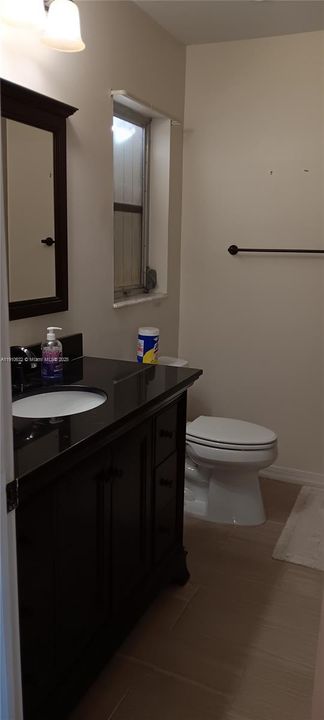 出租: $1,300 (1 贝兹, 1 浴室, 300 平方英尺)