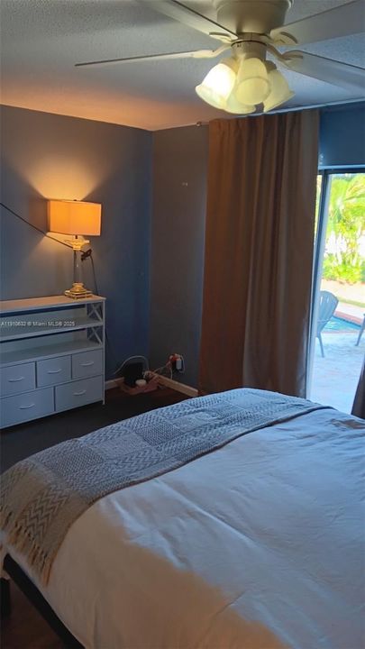 出租: $1,300 (1 贝兹, 1 浴室, 300 平方英尺)