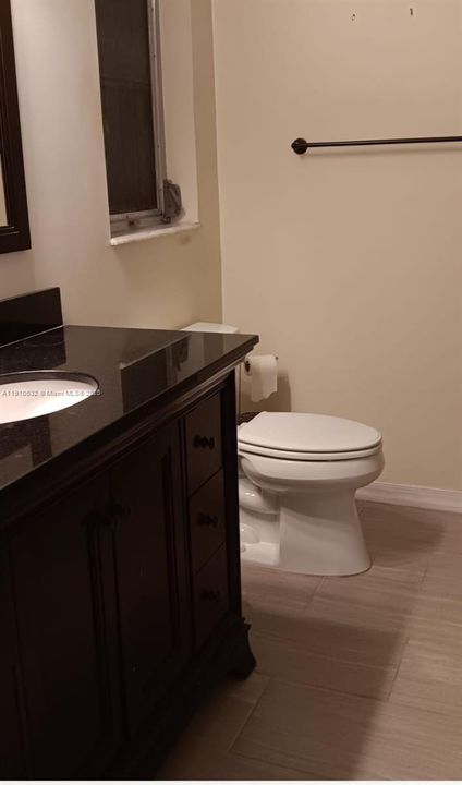 出租: $1,300 (1 贝兹, 1 浴室, 300 平方英尺)