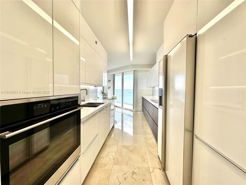 出租: $7,400 (2 贝兹, 2 浴室, 1680 平方英尺)