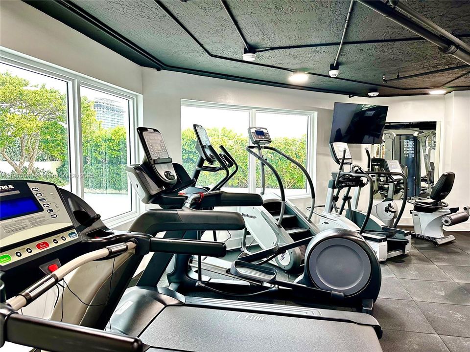 出租: $7,400 (2 贝兹, 2 浴室, 1680 平方英尺)