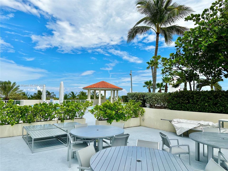 出租: $7,400 (2 贝兹, 2 浴室, 1680 平方英尺)