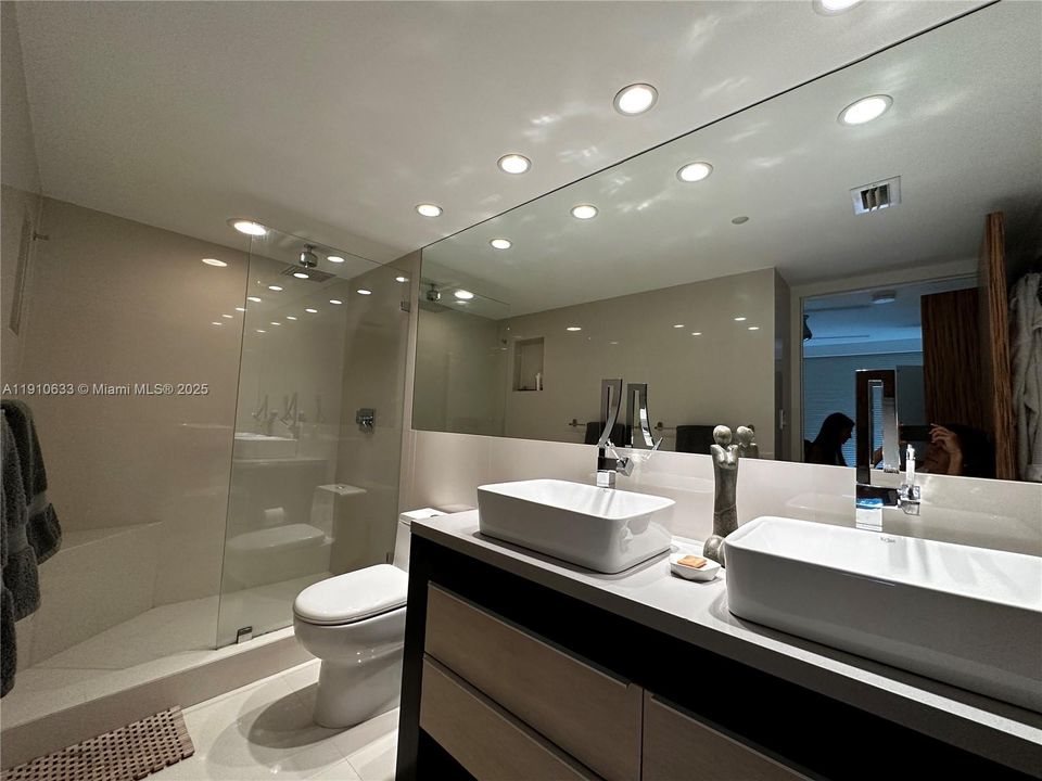 出租: $7,400 (2 贝兹, 2 浴室, 1680 平方英尺)