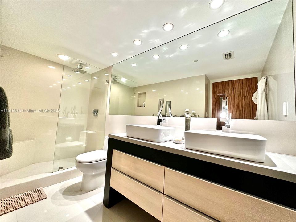 出租: $7,400 (2 贝兹, 2 浴室, 1680 平方英尺)