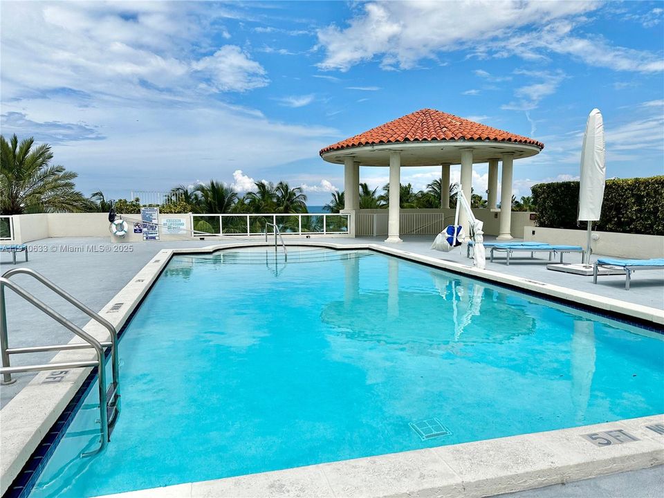 出租: $7,400 (2 贝兹, 2 浴室, 1680 平方英尺)