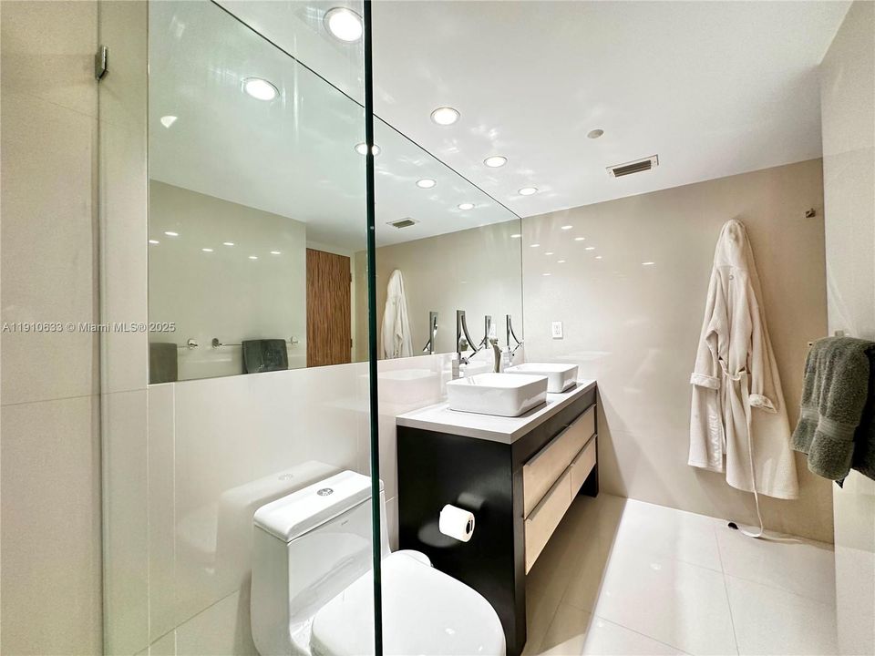 出租: $7,400 (2 贝兹, 2 浴室, 1680 平方英尺)