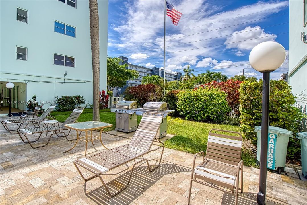 Active With Contract: $1,600 (1 beds, 1 baths, 730 Square Feet)