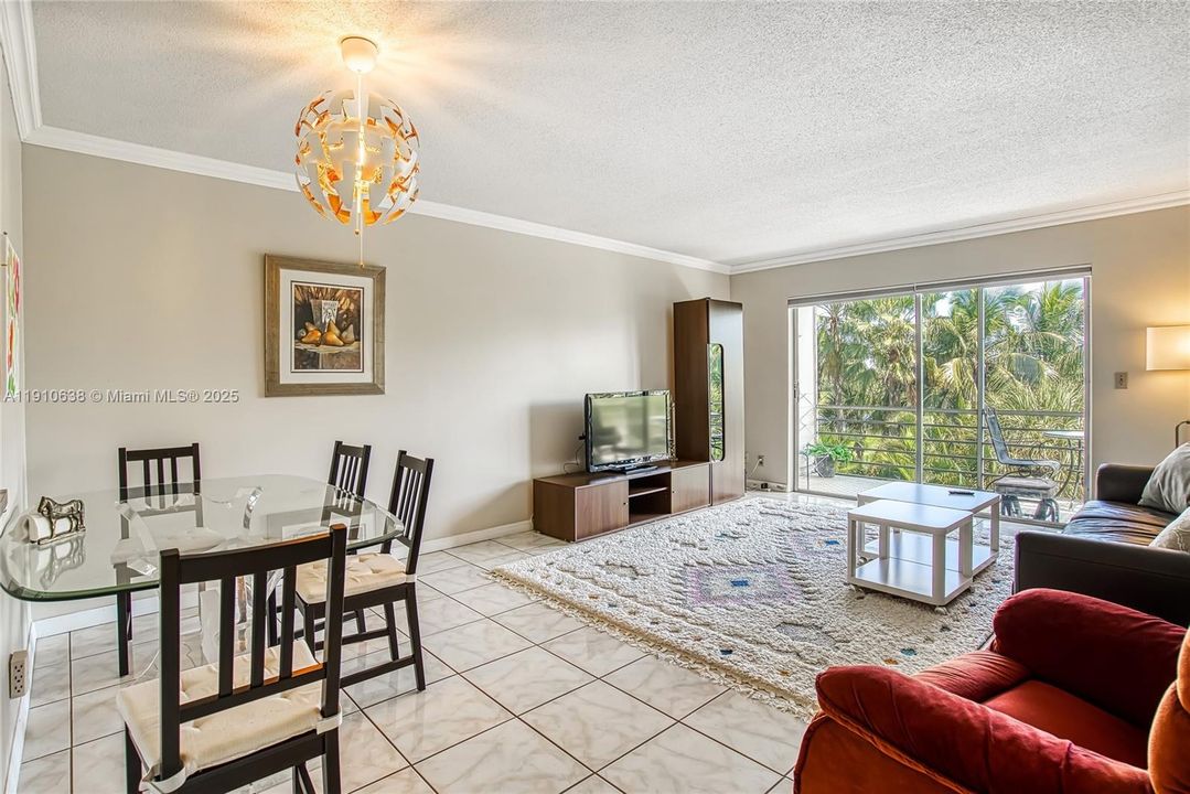 Active With Contract: $1,600 (1 beds, 1 baths, 730 Square Feet)