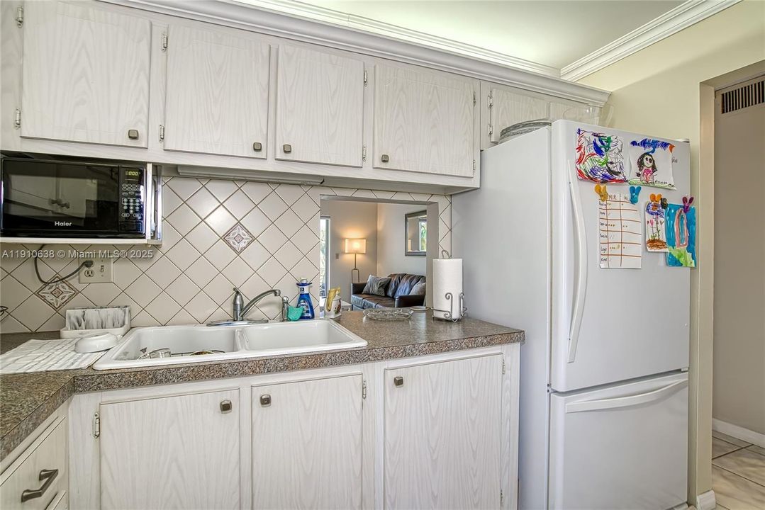 Active With Contract: $1,600 (1 beds, 1 baths, 730 Square Feet)