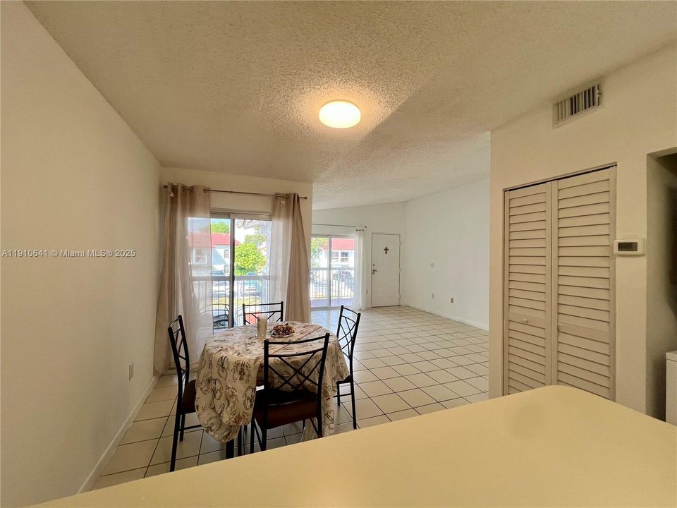 Active With Contract: $280,000 (2 beds, 2 baths, 820 Square Feet)