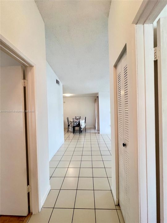 Active With Contract: $280,000 (2 beds, 2 baths, 820 Square Feet)