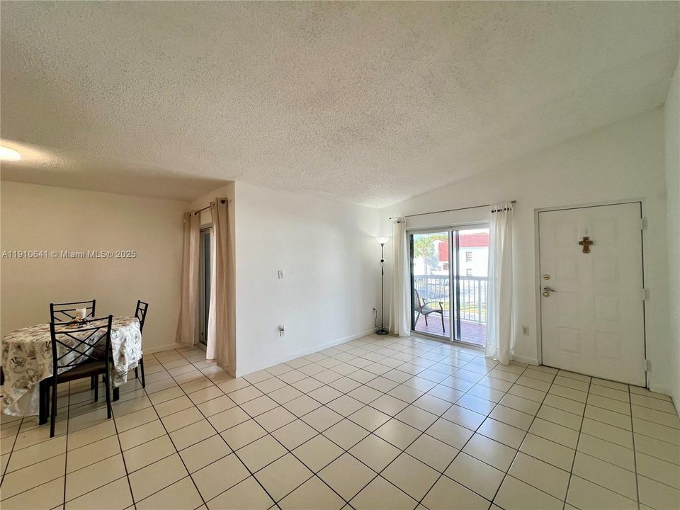 Active With Contract: $280,000 (2 beds, 2 baths, 820 Square Feet)