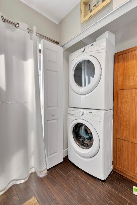 For Sale: $386,000 (3 beds, 2 baths, 1310 Square Feet)