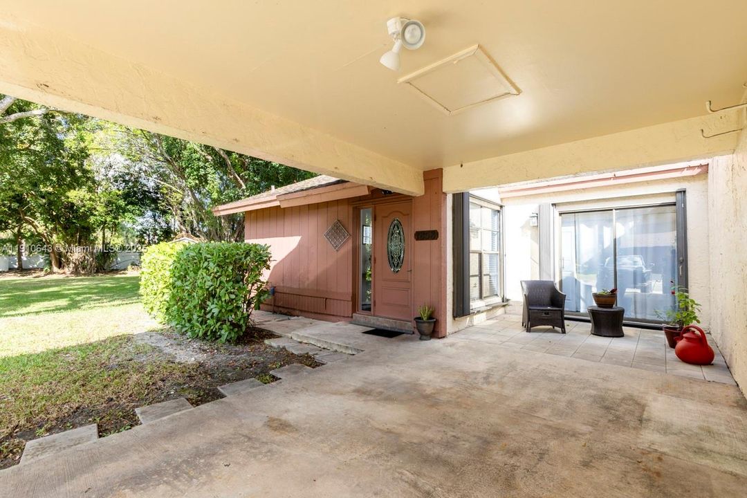 For Sale: $386,000 (3 beds, 2 baths, 1310 Square Feet)