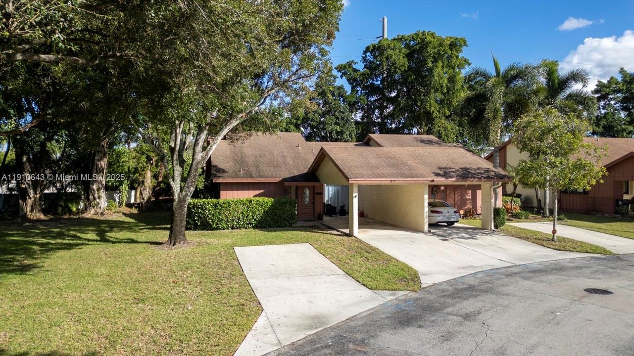 For Sale: $386,000 (3 beds, 2 baths, 1310 Square Feet)