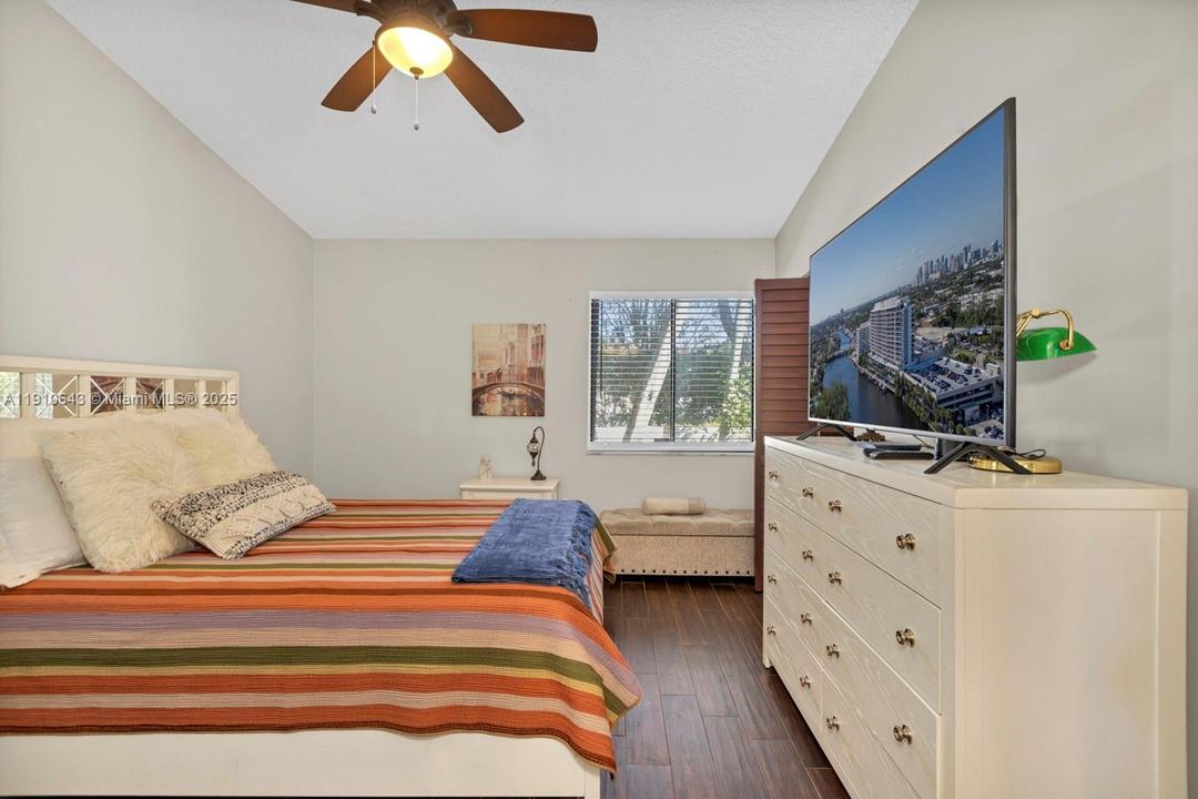 For Sale: $386,000 (3 beds, 2 baths, 1310 Square Feet)