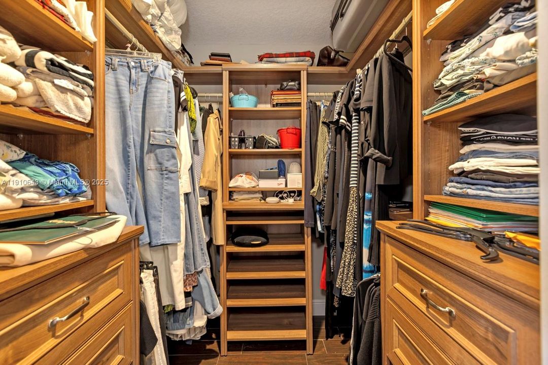 For Sale: $386,000 (3 beds, 2 baths, 1310 Square Feet)