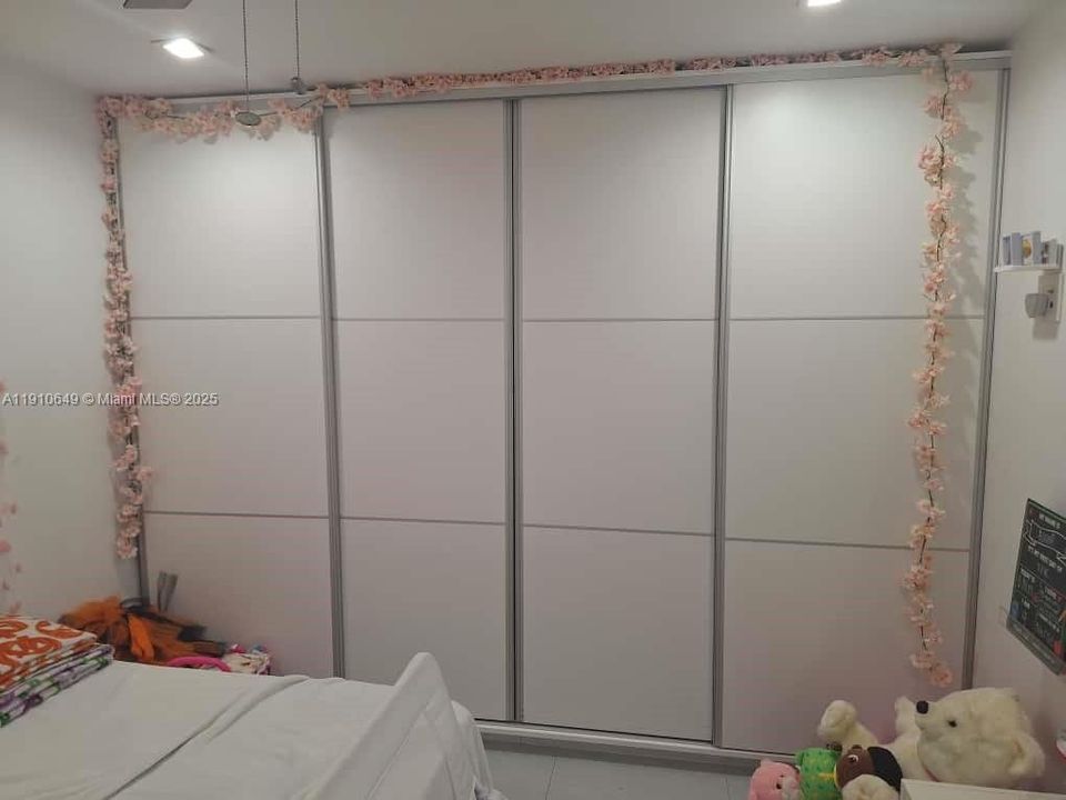 Active With Contract: $3,900 (3 beds, 2 baths, 1578 Square Feet)