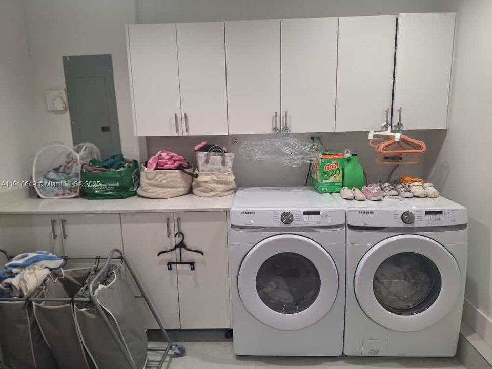 Active With Contract: $3,900 (3 beds, 2 baths, 1578 Square Feet)