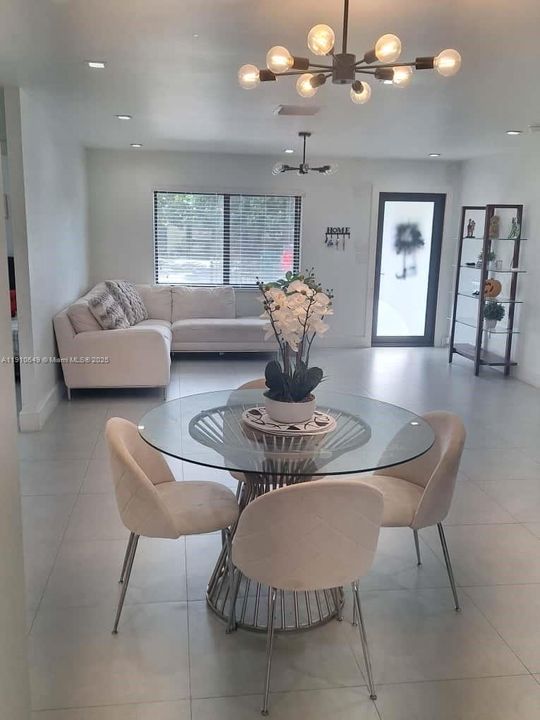 Active With Contract: $3,900 (3 beds, 2 baths, 1578 Square Feet)