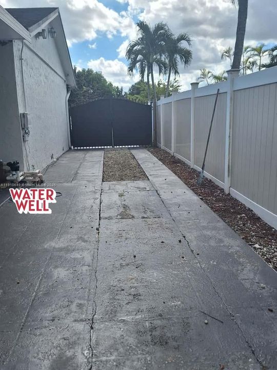 Active With Contract: $3,900 (3 beds, 2 baths, 1578 Square Feet)