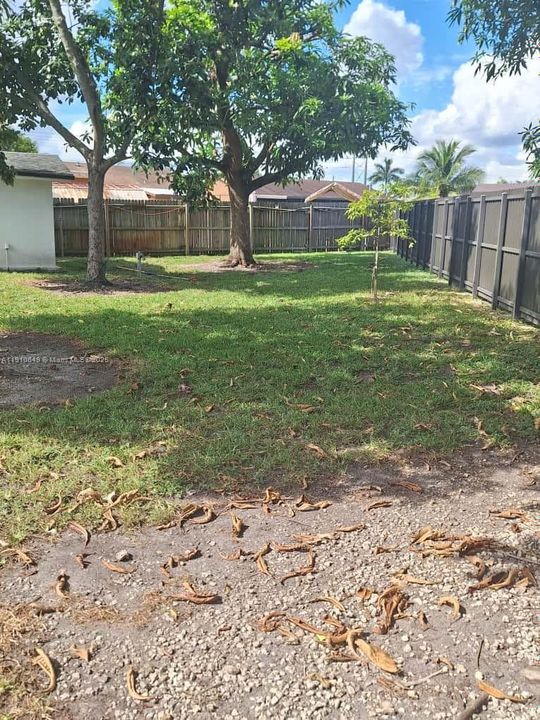 Active With Contract: $3,900 (3 beds, 2 baths, 1578 Square Feet)