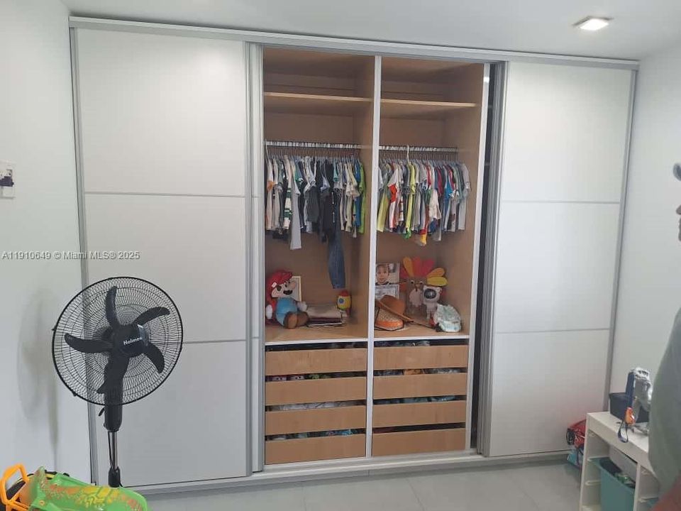 Active With Contract: $3,900 (3 beds, 2 baths, 1578 Square Feet)