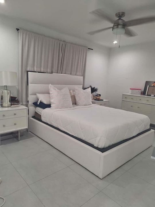 Active With Contract: $3,900 (3 beds, 2 baths, 1578 Square Feet)