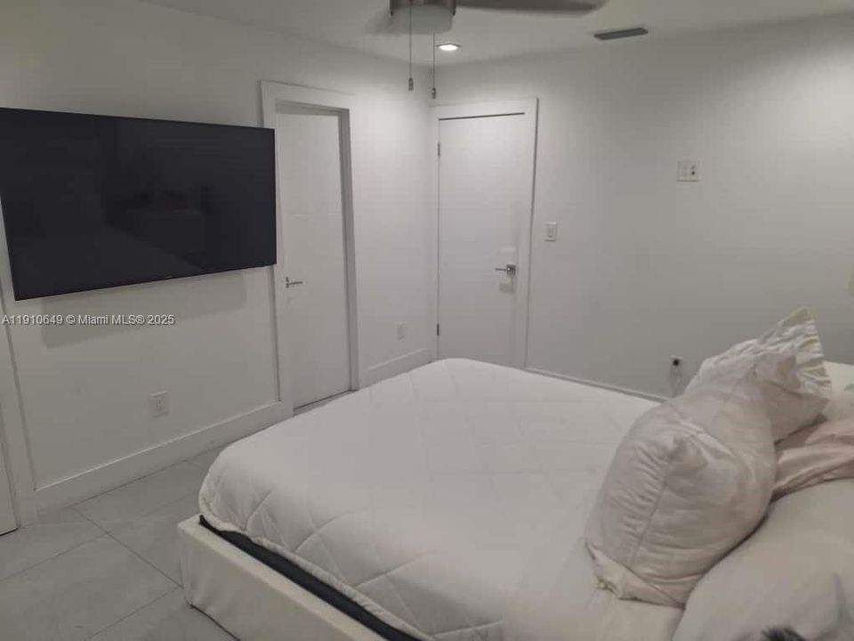 Active With Contract: $3,900 (3 beds, 2 baths, 1578 Square Feet)