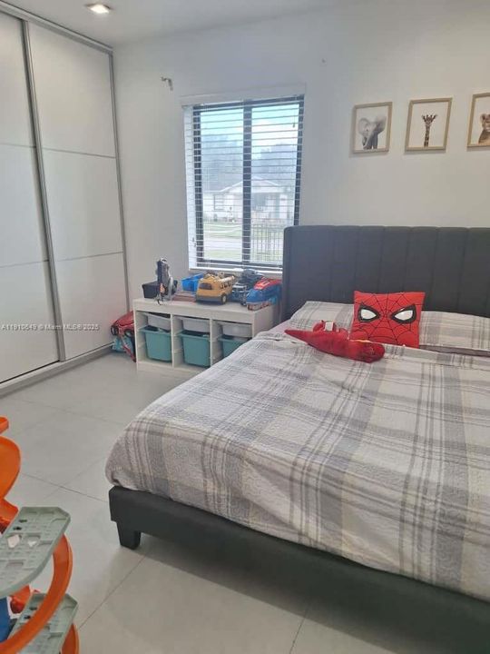 Active With Contract: $3,900 (3 beds, 2 baths, 1578 Square Feet)