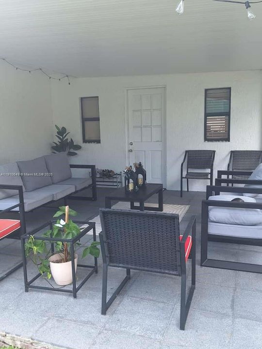 Active With Contract: $3,900 (3 beds, 2 baths, 1578 Square Feet)