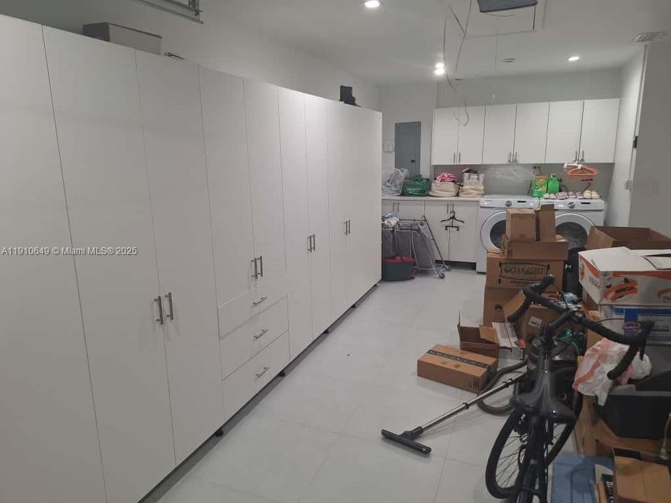 Active With Contract: $3,900 (3 beds, 2 baths, 1578 Square Feet)