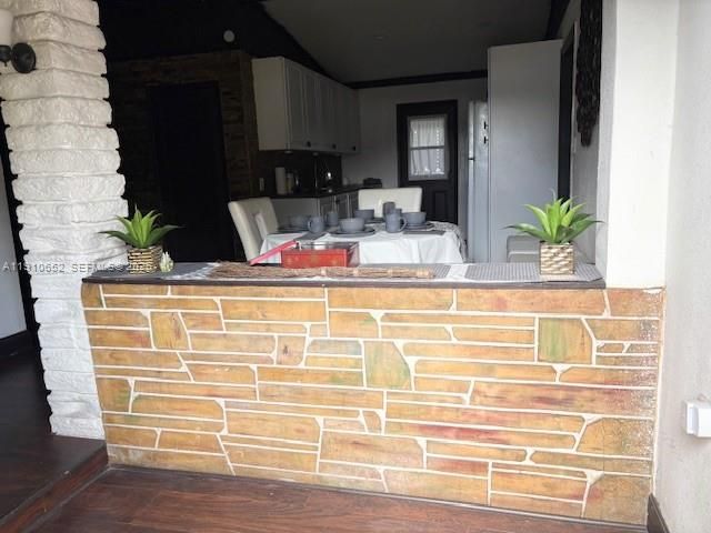 Recently Sold: $415,000 (2 beds, 2 baths, 968 Square Feet)