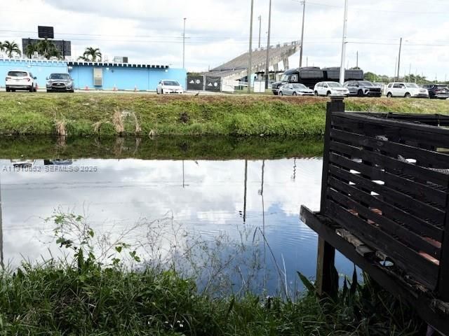 Recently Sold: $415,000 (2 beds, 2 baths, 968 Square Feet)