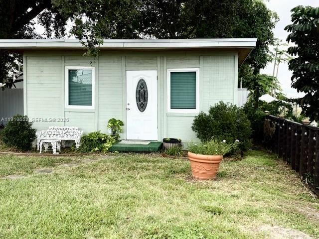 Recently Sold: $415,000 (2 beds, 2 baths, 968 Square Feet)