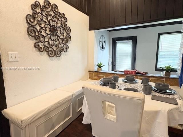 Recently Sold: $415,000 (2 beds, 2 baths, 968 Square Feet)