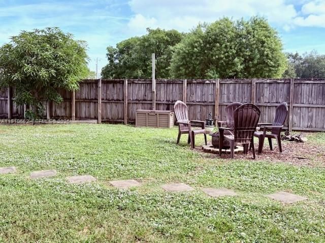 Recently Sold: $415,000 (2 beds, 2 baths, 968 Square Feet)