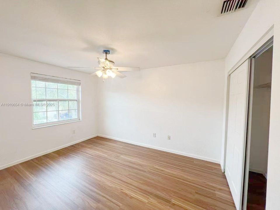 En Renta: $4,499 (4 camas, 3 baños, 2488 Pies cuadrados)