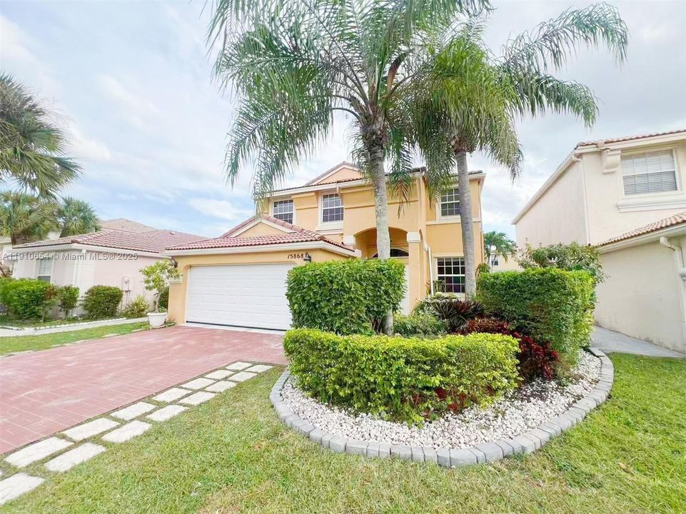 En Renta: $4,499 (4 camas, 3 baños, 2488 Pies cuadrados)